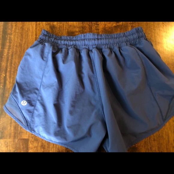 Lululemon size 6 hotty hot shorts - Picture 2 of 4